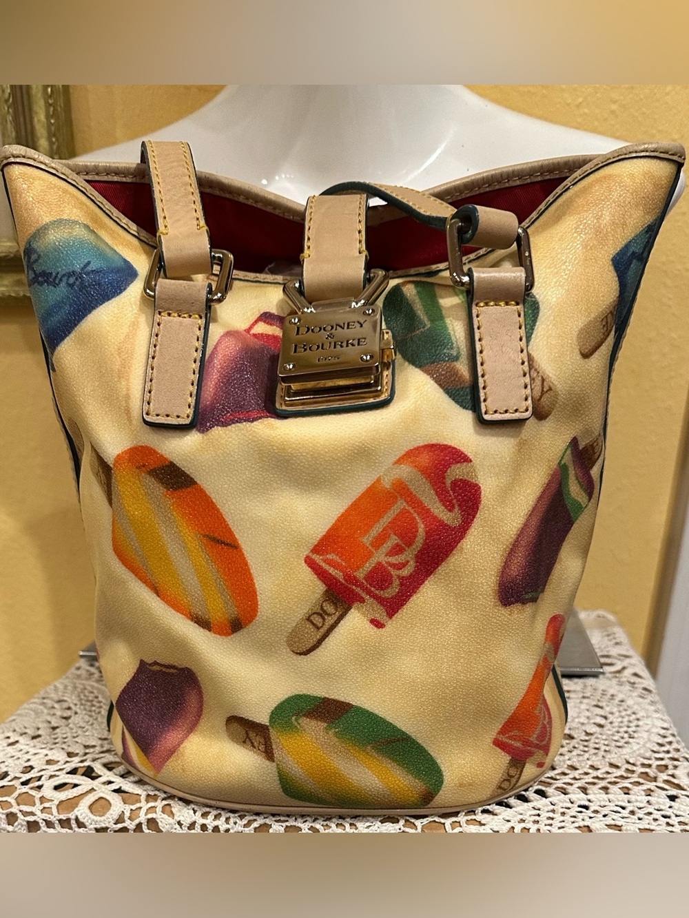 AUTHENTIC VINTAGE Y2K DOONEY & BOURKE
POPSICLE/ICE CREAM BUCKET BAG